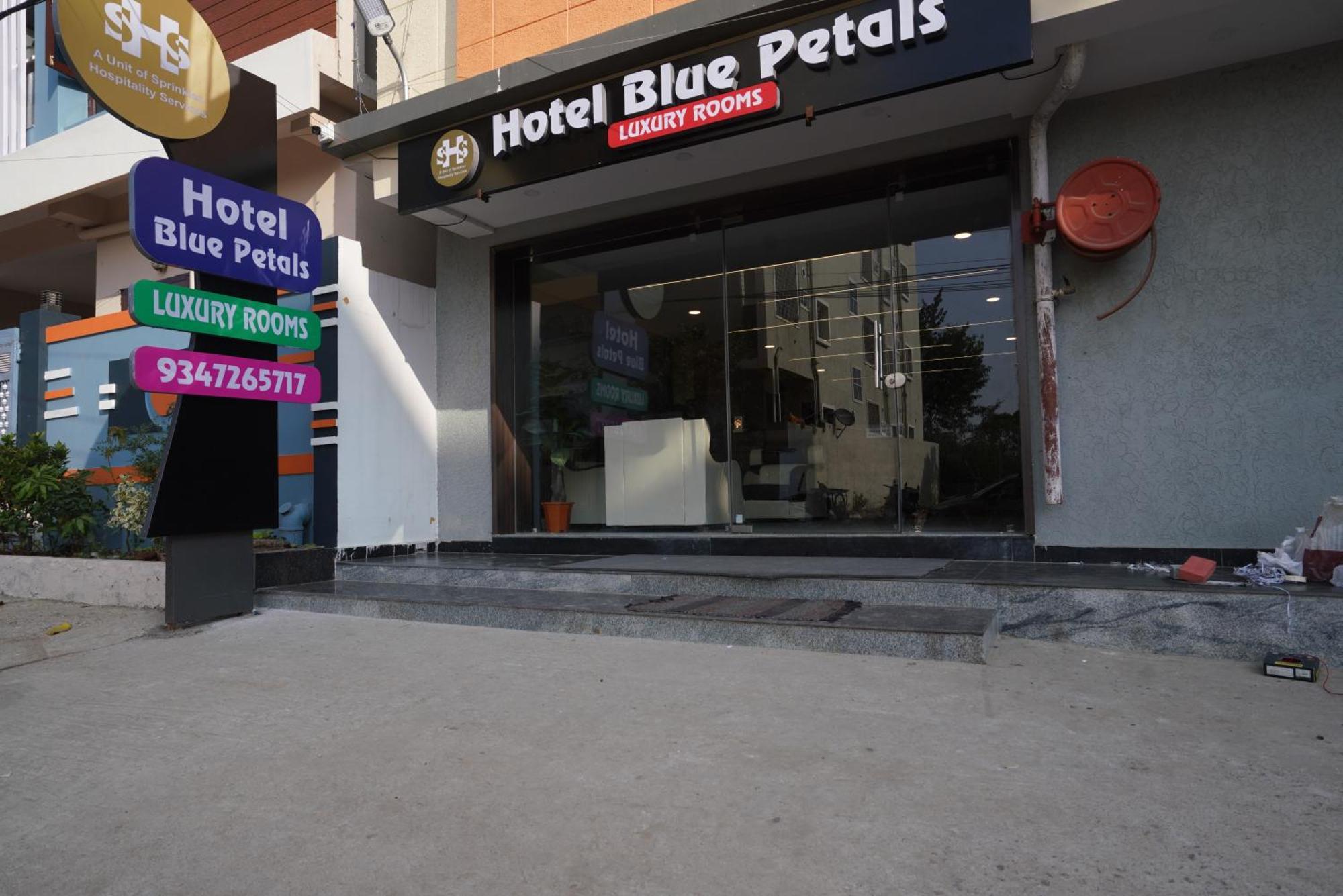 Hotel Blue Petals Shamshabad Exteriér fotografie