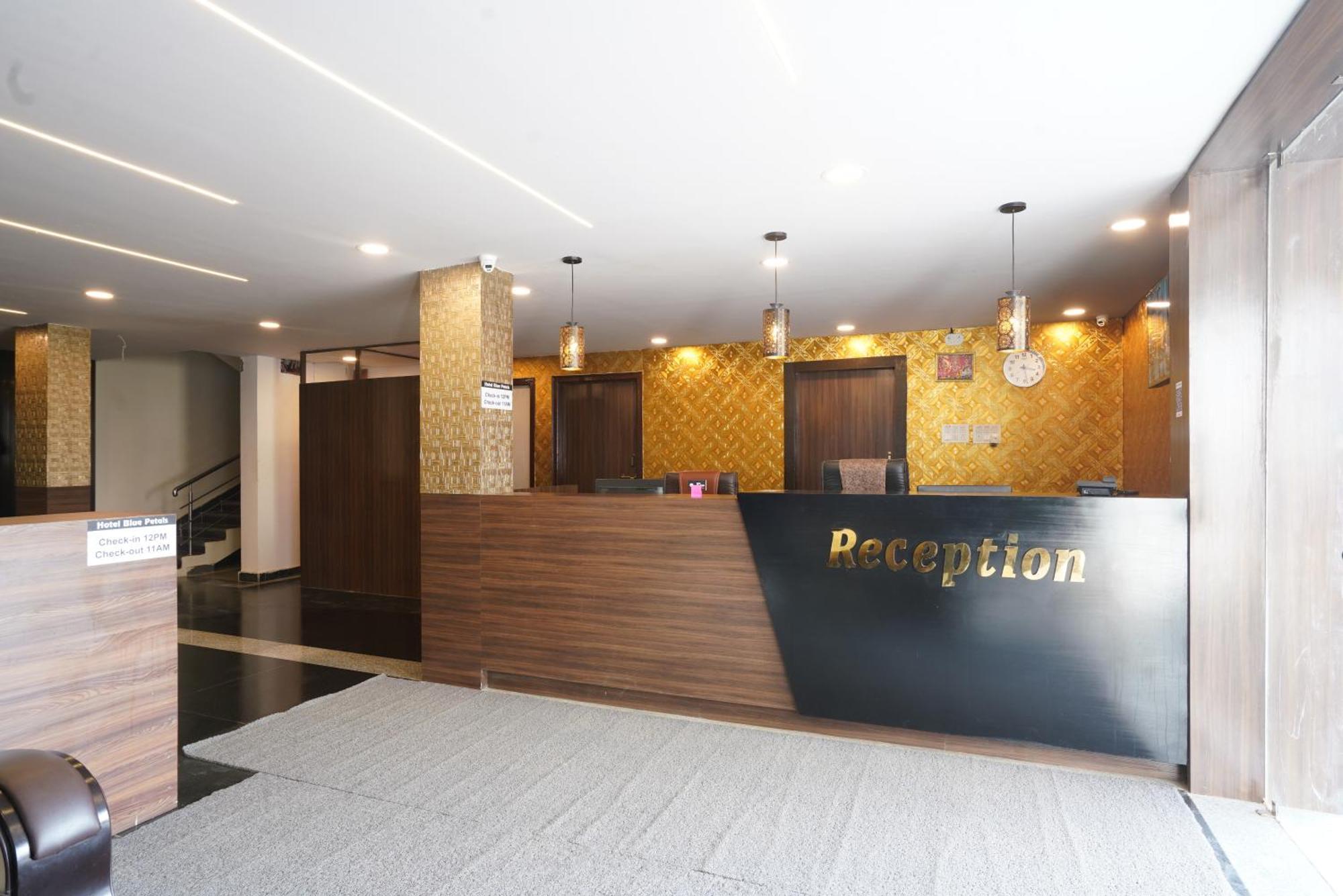 Hotel Blue Petals Shamshabad Exteriér fotografie
